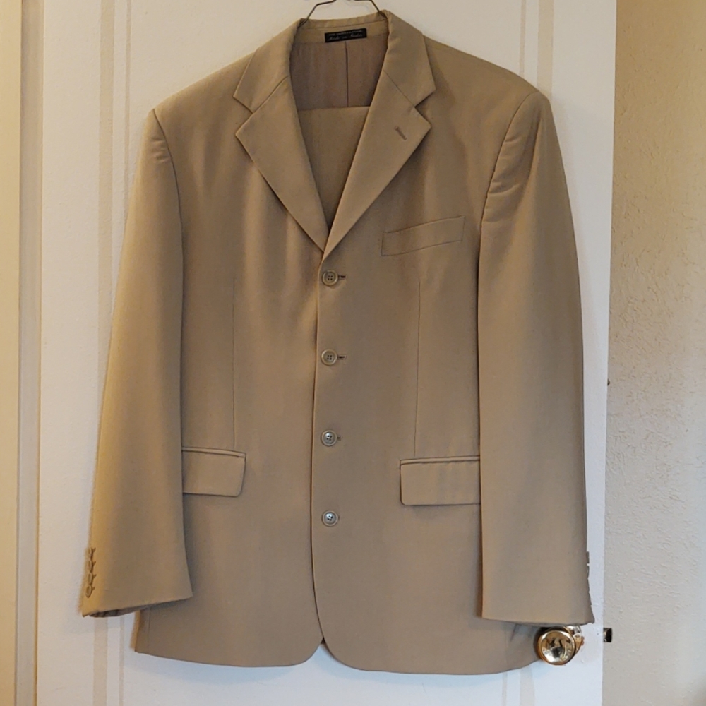 Lightweight men's 2-piece four button suit